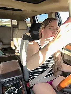 Snapshot of SkyelarSommer chatting on 01/05/25, 09:14 SkyelarSommer online show from 01/05/25, 09:14