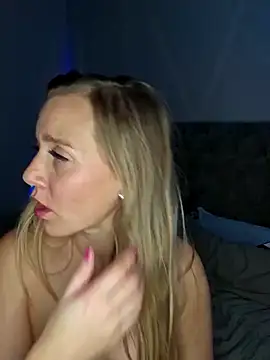 Snapshot of SkyelarSommer chatting on 01/28/25, 07:53 SkyelarSommer online show from 01/28/25, 07:53