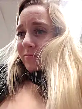 Snapshot of SkyelarSommer chatting on 02/02/25, 06:04 SkyelarSommer online show from 02/02/25, 06:04