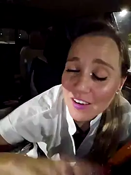 Snapshot of SkyelarSommer chatting on 02/03/25, 04:04 SkyelarSommer online show from 02/03/25, 04:04