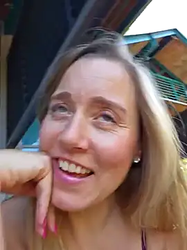 Snapshot of SkyelarSommer chatting on 02/06/25, 04:47 SkyelarSommer online show from 02/06/25, 04:47