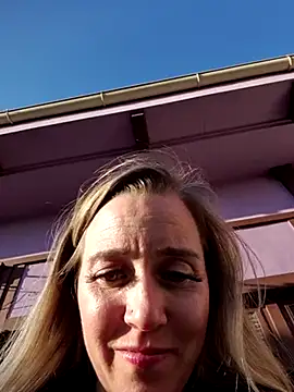 Snapshot of SkyelarSommer chatting on 02/20/25, 10:15 SkyelarSommer online show from 02/20/25, 10:15