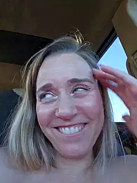 Snapshot of SkyelarSommer chatting on 03/02/25, 10:48 SkyelarSommer online show from 03/02/25, 10:48