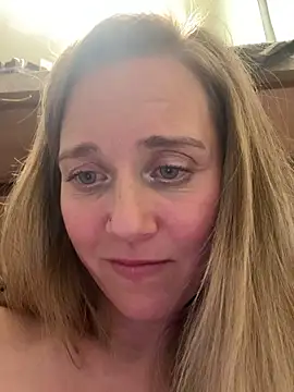 Snapshot of SkyelarSommer chatting on 03/03/25, 05:53 SkyelarSommer online show from 03/03/25, 05:53