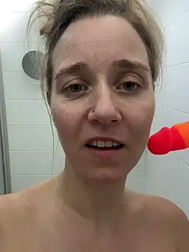 Snapshot of SkyelarSommer chatting on 03/04/25, 06:50 SkyelarSommer online show from 03/04/25, 06:50