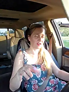 Snapshot of SkyelarSommer chatting on 03/05/25, 10:32 SkyelarSommer online show from 03/05/25, 10:32