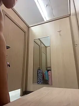 Snapshot of SkyelarSommer chatting on 03/06/25, 01:37 SkyelarSommer online show from 03/06/25, 01:37