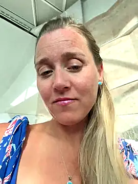 Snapshot of SkyelarSommer chatting on 09/12/25, 09:37 SkyelarSommer online show from 09/12/25, 09:37