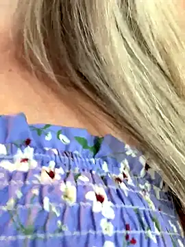 Snapshot of SkyelarSommer chatting on 09/13/25, 05:46 SkyelarSommer online show from 09/13/25, 05:46