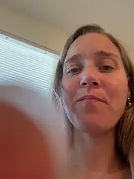 Snapshot of SkyelarSommer chatting on 09/20/25, 03:02 SkyelarSommer online show from 09/20/25, 03:02