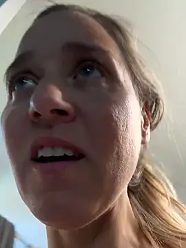 Snapshot of SkyelarSommer chatting on 09/29/25, 01:38 SkyelarSommer online show from 09/29/25, 01:38