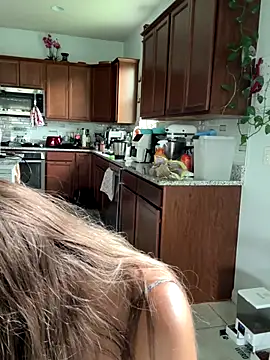 Snapshot of SkyelarSommer chatting on 09/30/25, 01:27 SkyelarSommer online show from 09/30/25, 01:27