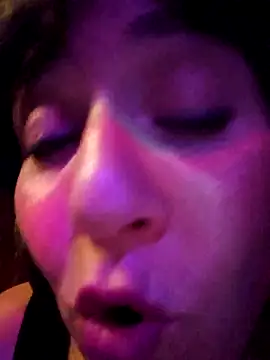 Snapshot of SkyelarSommer chatting on 10/28/25, 02:48 SkyelarSommer online show from 10/28/25, 02:48