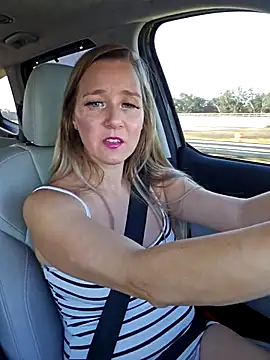 Snapshot of SkyelarSommer chatting on 11/10/25, 02:49 SkyelarSommer online show from 11/10/25, 02:49