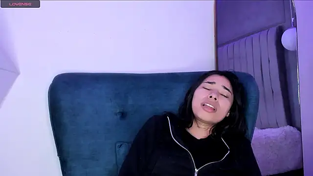 AmyOlimpo online show from 01/28/25, 04:39