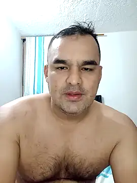 Snapshot of Angeelus2 chatting on 12/25/24, 01:10 Angeelus2 online show from 12/25/24, 01:10