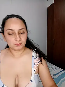 Snapshot of Angeelus2 chatting on 04/18/26, 11:38 Angeelus2 online show from 04/18/26, 11:38