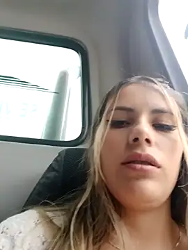 Snapshot of Misscata1106 chatting on 10/21/25, 07:14 Misscata1106 online show from 10/21/25, 07:14