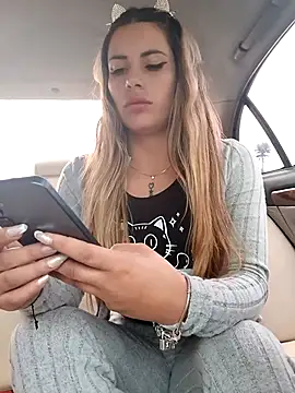 Snapshot of Misscata1106 chatting on 10/22/25, 07:13 Misscata1106 online show from 10/22/25, 07:13