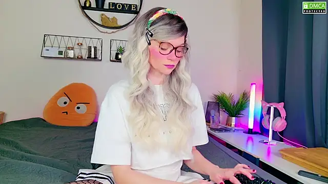 Kittychatte online show from 01/21/25, 08:32