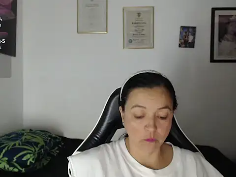 katty lorens online show from 06/07/26, 01:54