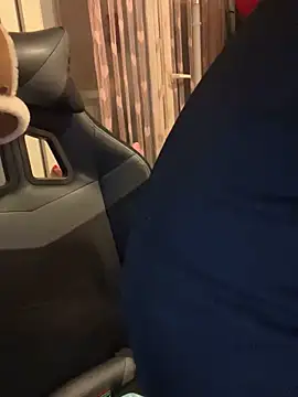 LaPetitechienne1 online show from 02/13/25, 09:17