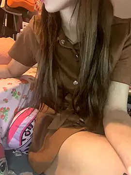 LaPetitechienne1 online show from 10/18/25, 12:24