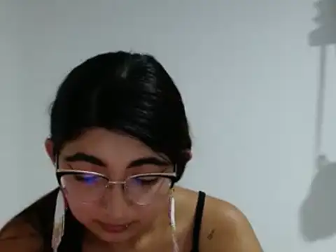 Snapshot of esteni chatting on 03/02/25, 04:50 esteni online show from 03/02/25, 04:50