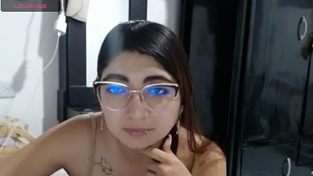 Snapshot of esteni chatting on 03/16/25, 08:00 esteni online show from 03/16/25, 08:00