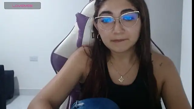 Snapshot of esteni chatting on 09/16/25, 03:07 esteni online show from 09/16/25, 03:07