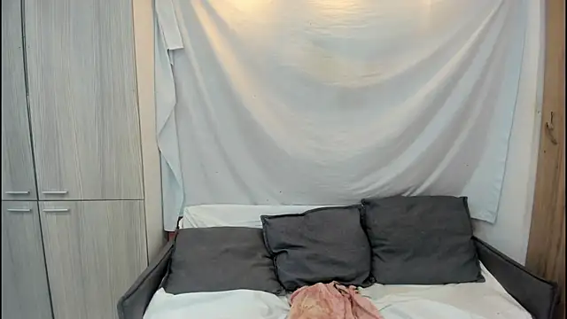 Mhelanny2 online show from 01/13/26, 02:39