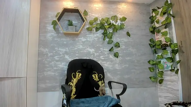 Mhelanny2 online show from 05/10/26, 08:14