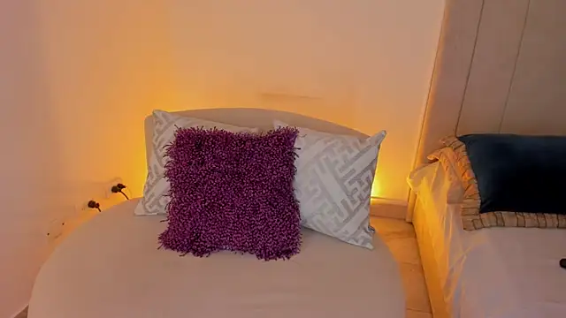 luisah  online show from 04/16/26, 08:20