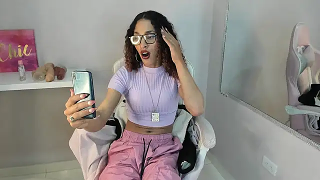 Snapshot of StefanyMiler chatting on 01/10/25, 03:18 StefanyMiler online show from 01/10/25, 03:18