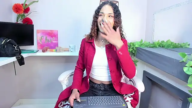 Snapshot of StefanyMiler chatting on 01/18/25, 03:53 StefanyMiler online show from 01/18/25, 03:53