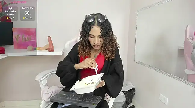 Snapshot of StefanyMiler chatting on 02/15/25, 09:38 StefanyMiler online show from 02/15/25, 09:38