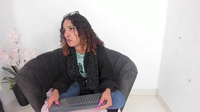 Snapshot of StefanyMiler chatting on 03/07/25, 05:40 StefanyMiler online show from 03/07/25, 05:40