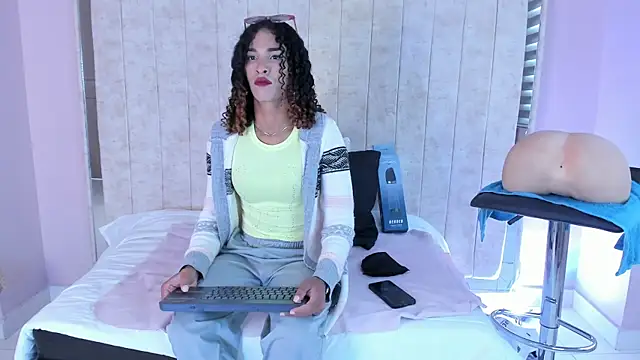 Snapshot of StefanyMiler chatting on 09/23/25, 07:50 StefanyMiler online show from 09/23/25, 07:50