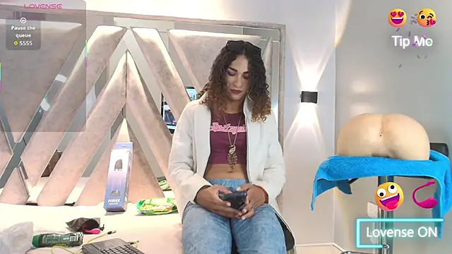 Snapshot of StefanyMiler chatting on 10/18/25, 08:09 StefanyMiler online show from 10/18/25, 08:09