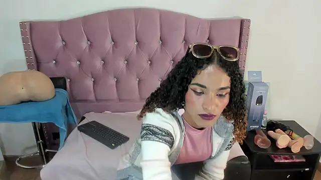 Snapshot of StefanyMiler chatting on 11/21/25, 08:07 StefanyMiler online show from 11/21/25, 08:07