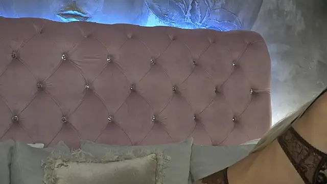 IvyRubens online show from 12/23/25, 04:43