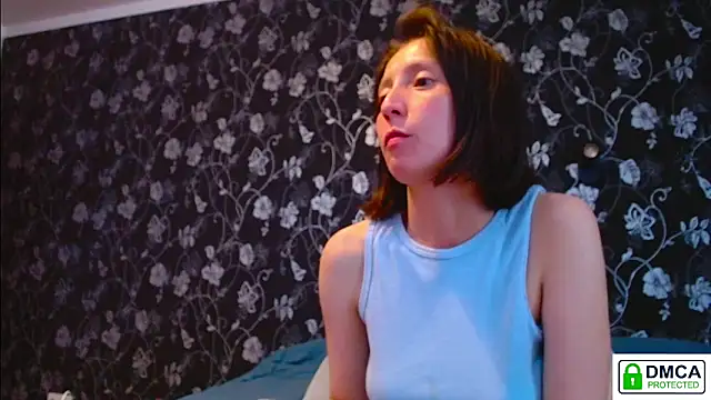Snapshot of Sophi_Cute chatting on 06/03/26, 03:17 Sophi Cute online show from 06/03/26, 03:17