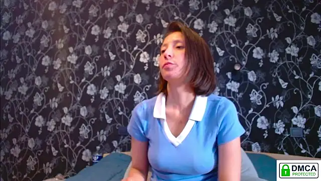 Snapshot of Sophi_Cute chatting on 06/23/26, 06:00 Sophi Cute online show from 06/23/26, 06:00