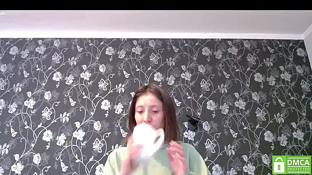 Snapshot of Sophi_Cute chatting on 07/10/26, 11:13 Sophi Cute online show from 07/10/26, 11:13