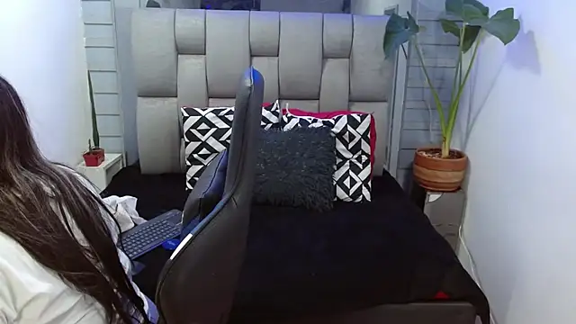 evelin zaens online show from 07/02/26, 03:56