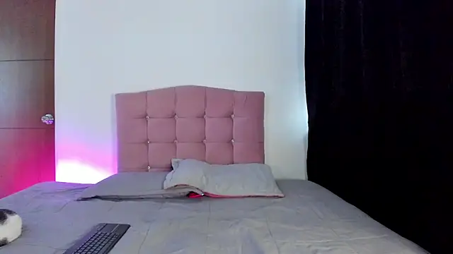 MarieLatex online show from 02/17/26, 03:51