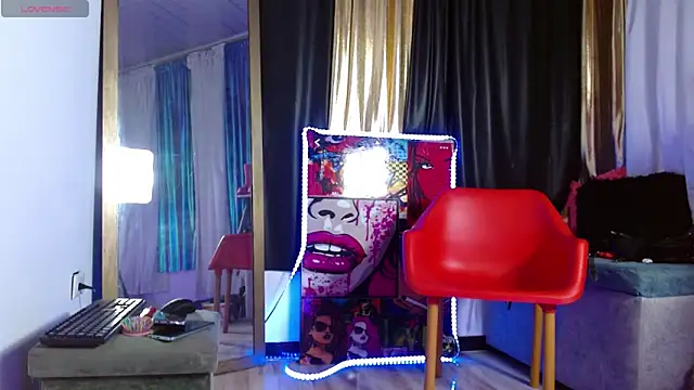 LatexDevil Blondie online show from 12/18/24, 10:57