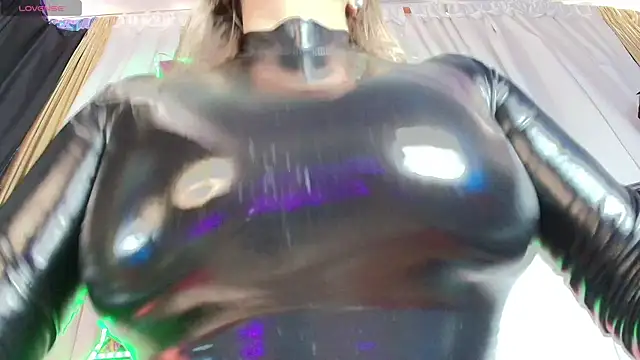 LatexDevil Blondie online show from 02/27/25, 02:32