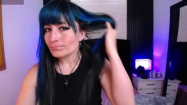 alicia moom online show from 02/03/25, 06:49