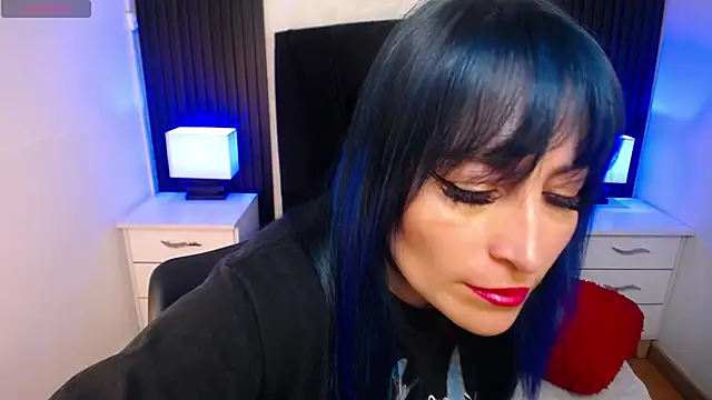 alicia moom online show from 10/11/25, 02:59